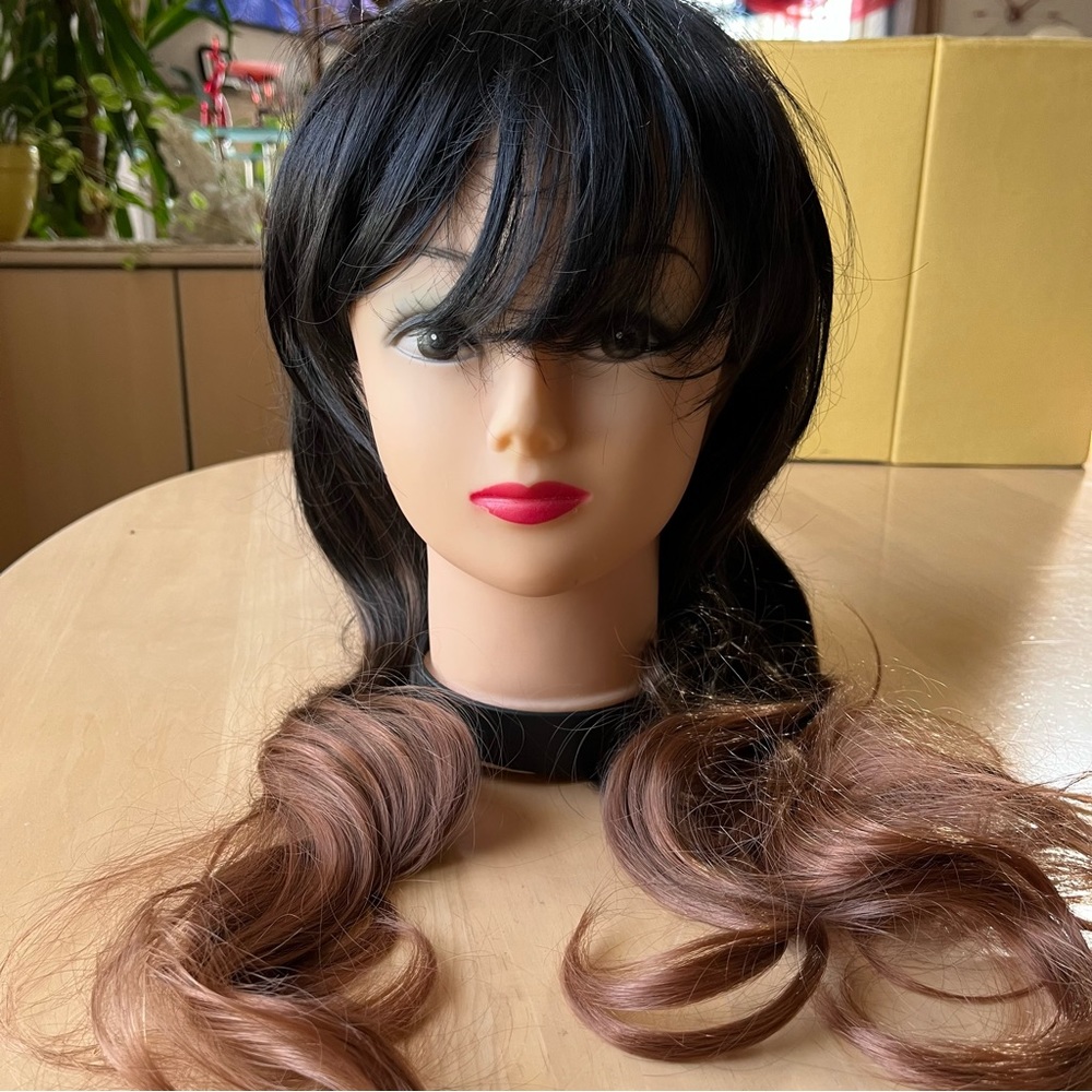 NWOT wig black with chestnut brown ends